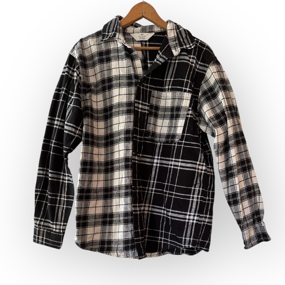 H & M flannel. Boy’s size 18. 100% Cotton. Like new. Worn once & washed once.